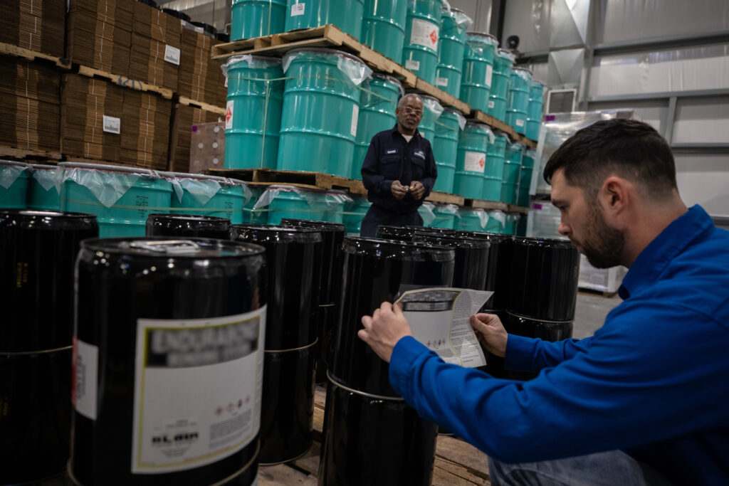 Labeling Pails with Private label