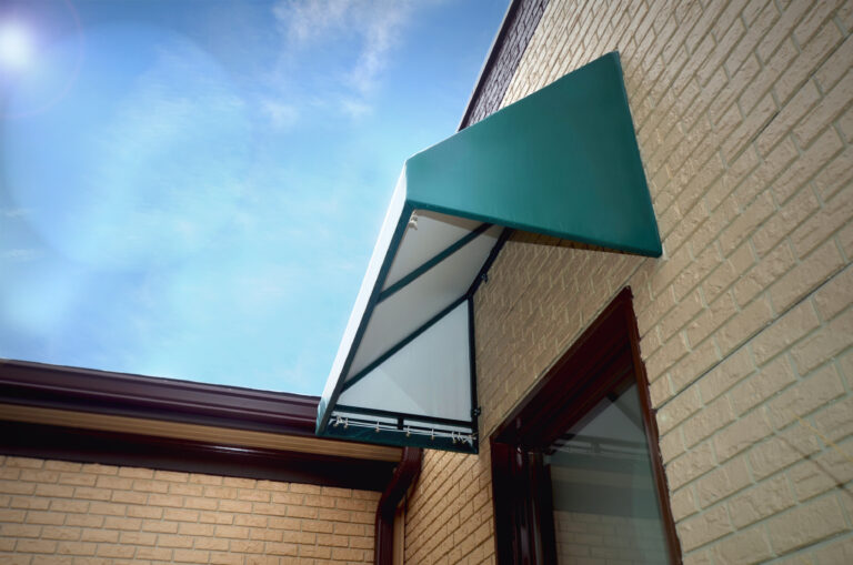 Vinyl Awning in Sun_VYNGUARD